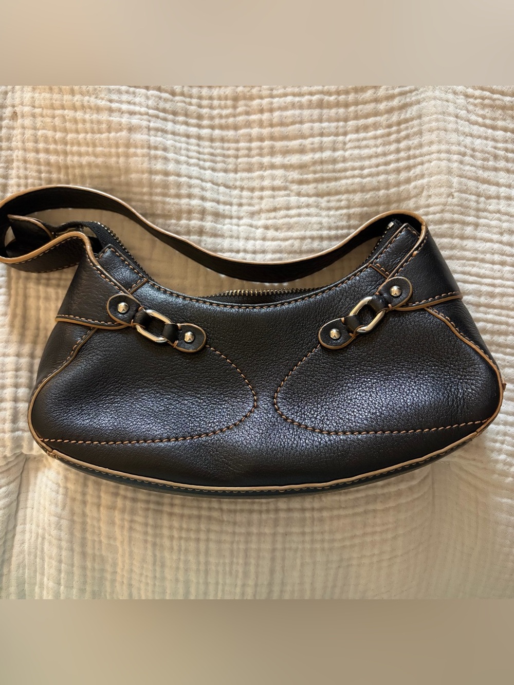Vintage/Y2K Cole Haan Classic Black Leather Shoulder Bag with Contrast Stitching - Picture 2 of 9